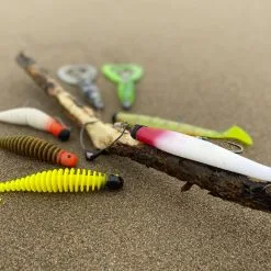 Black Cat Curly Worm Wit/Motor Met Staart -HENGELS WINKEL nenullkonbaukft7csdwqe5kexyjheu4 scaled 1